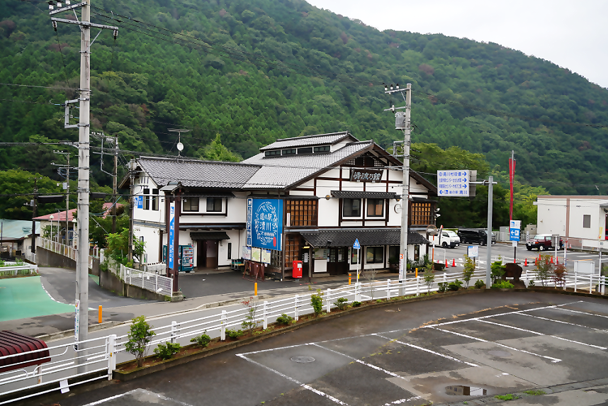 道の駅・清川-離れた場所からの外観