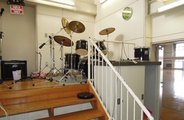 体育館ステージ横画像