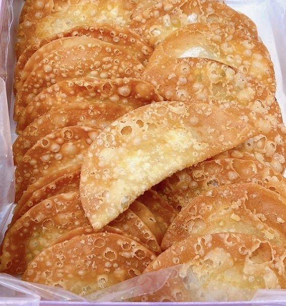 月をモチーフとした製品(餃子皮包み揚げ)