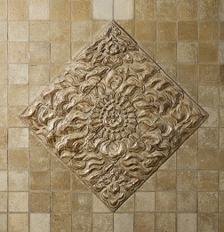 8Hosoge on the ceramic tiles of the hallway in front of the Cere