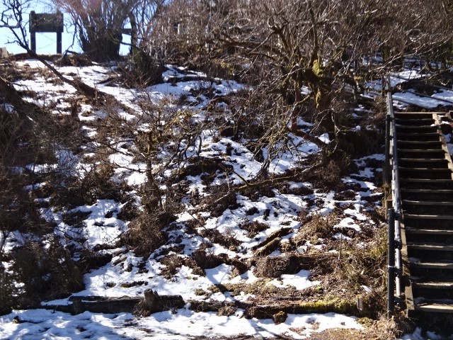 山頂トイレ前広場