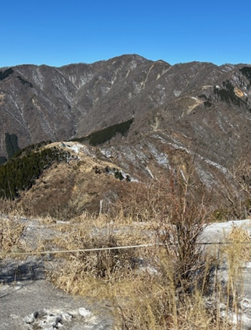 三ノ塔山頂周辺の積雪
