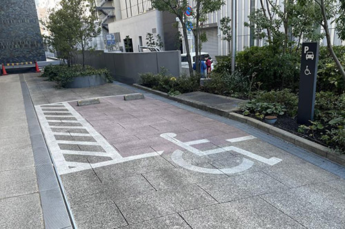 新庁舎車椅子使用者用の写真