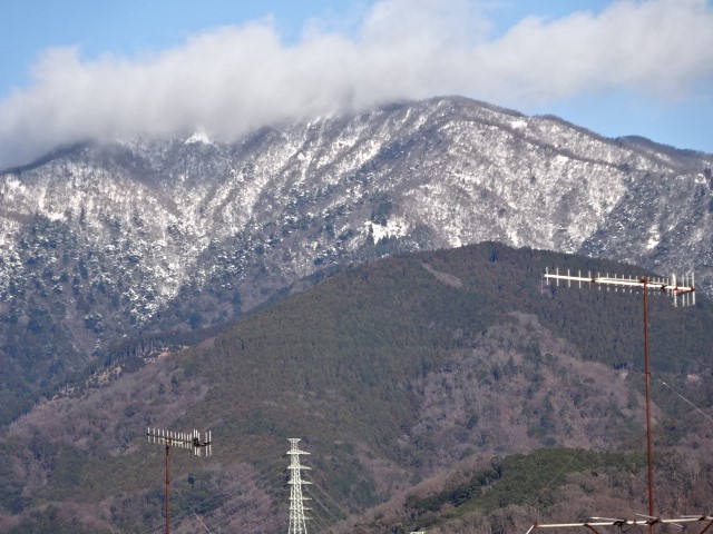 3月20日伊勢原から見た大山
