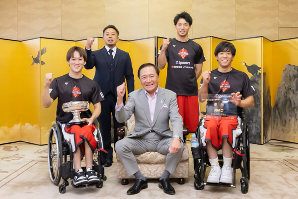 皆さんと記念写真