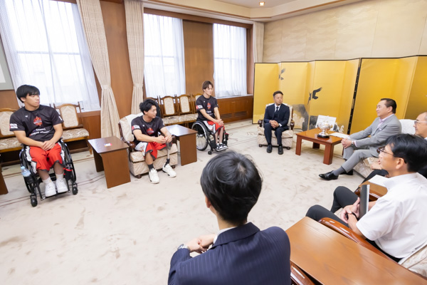 表敬訪問の様子