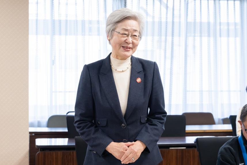 剱持睦子会長