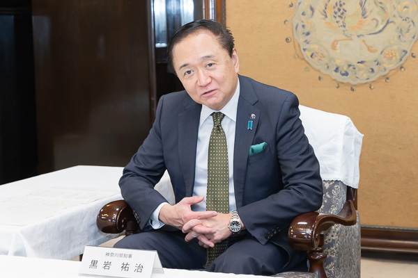 黒岩知事