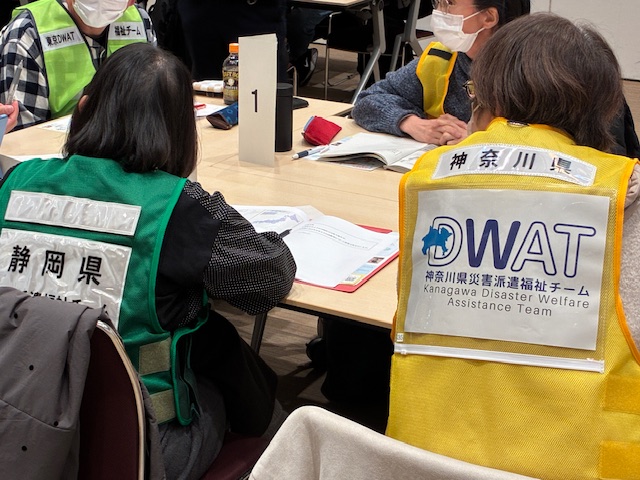 神奈川ＤＷＡＴと東京ＤＷＡＴのビブスがならぶ写真