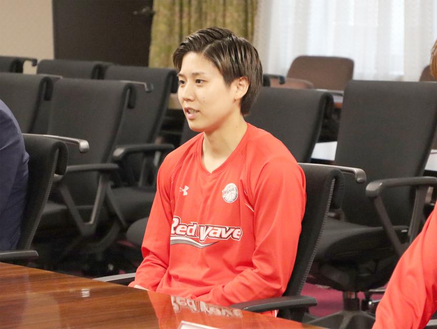 0701富士通レッドウェーブ知事を訪問(町田瑠唯選手)