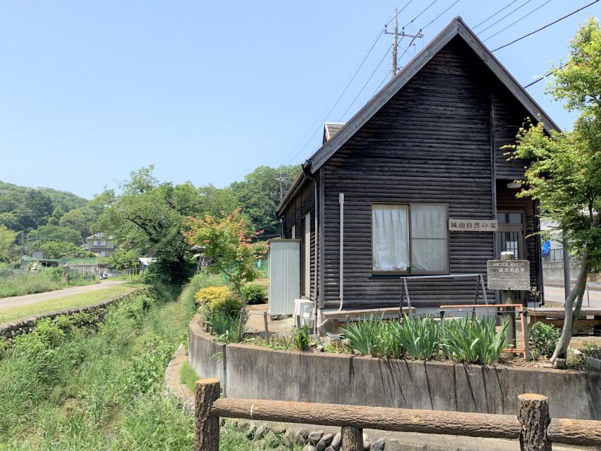 小松川側から見た城山自然の家