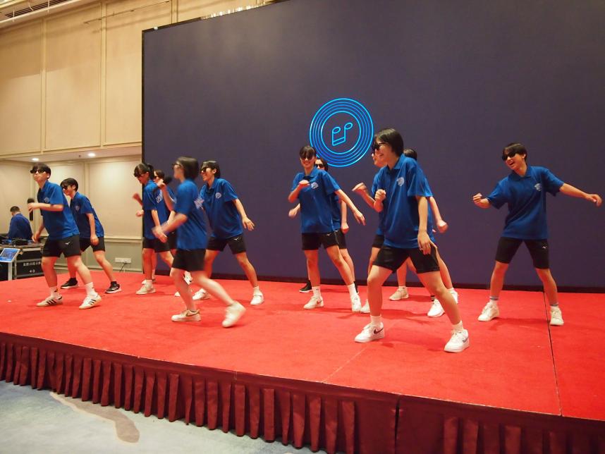 バスケットボール選手団の余興