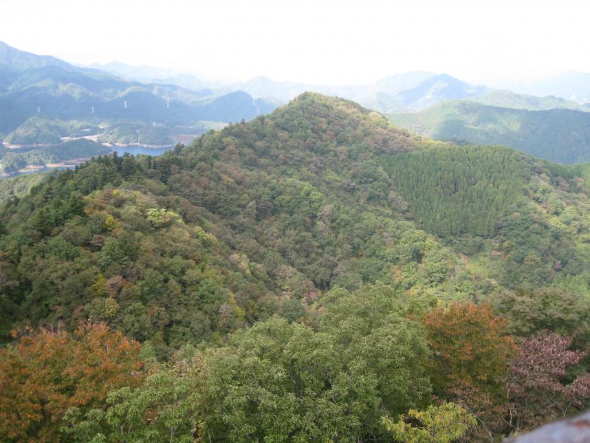 10月28日仏果山山頂展望台から高取山方面