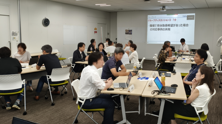 パーソルコミュニケーションサービス株式会社の職場研修(ディスカッション)の様子