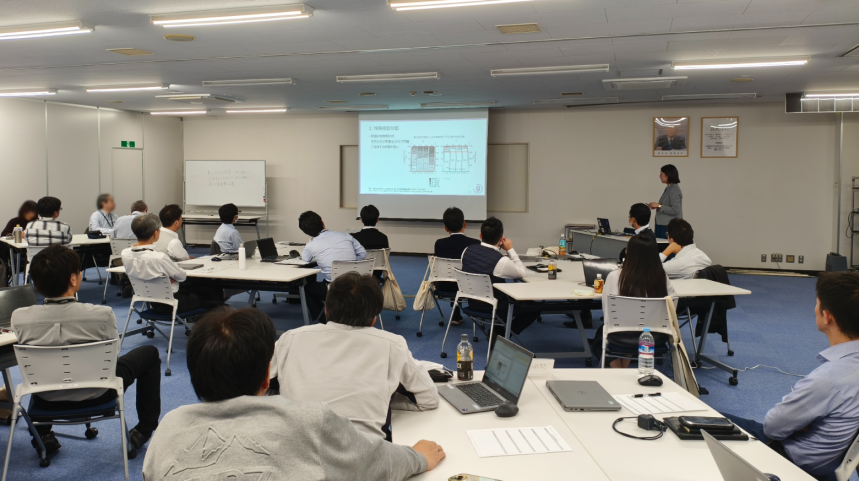 京セラ株式会社横浜事業所の職場研修（講義）の様子