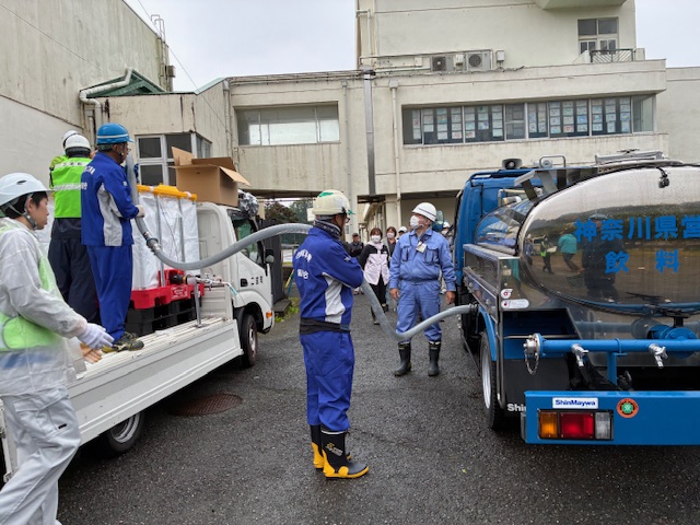写真:応急給水訓練