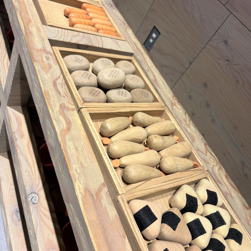 木でできたおかず