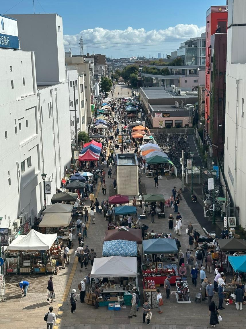 骨董市全景（東側）