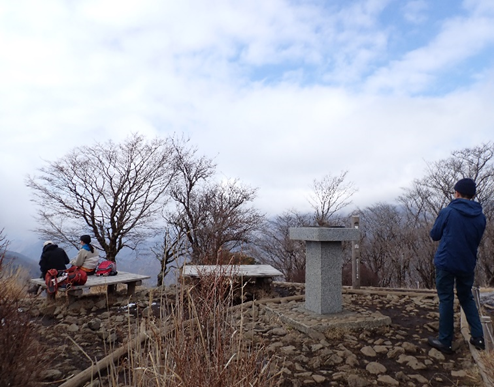 鍋割山山頂