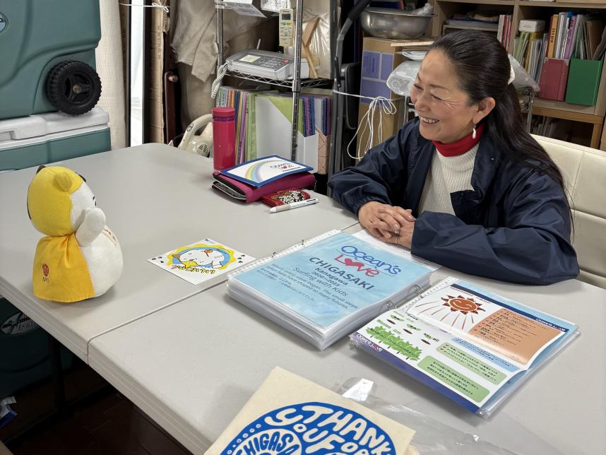 取材中のかにゃおと鈴木さん