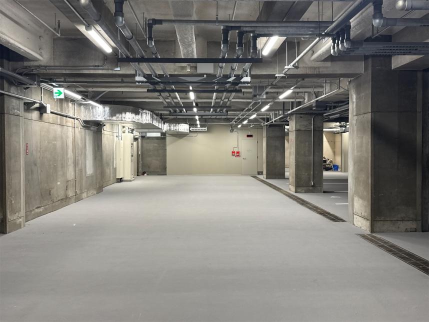 県立図書館収蔵館(旧新館)_車庫
