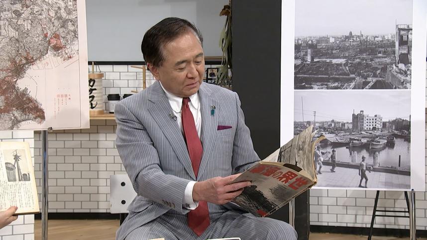 戦時文庫を閲覧する黒岩知事
