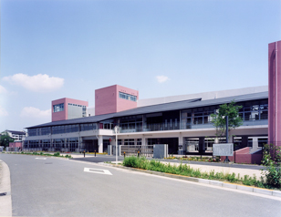 横浜市立十日市場小学校 外観