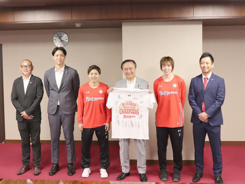 富士通レッドウェーブが知事を訪問