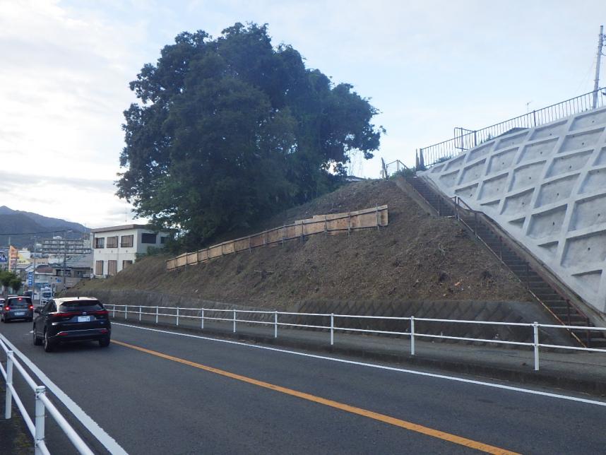 県道61号斜面法枠工事(前)