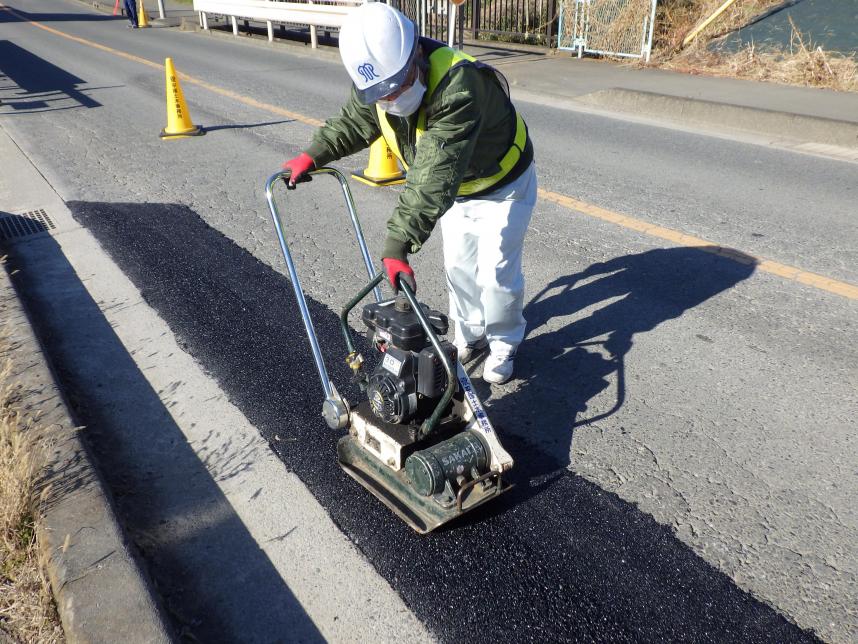 道路監視員による小規模補修