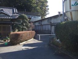 農場は近隣の住宅に隣接しており、場内の整理整頓・環境美化に努め、地域住民に配慮している