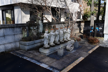 星谷寺にある六地蔵の様子