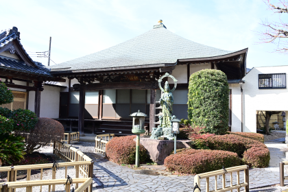星谷寺奥にある観音立像の写真