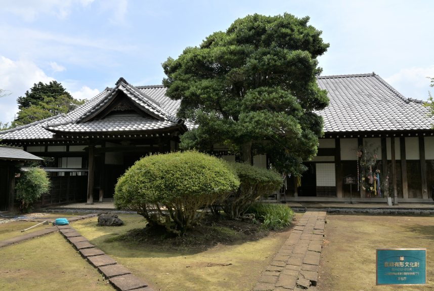 山十邸主屋の全景写真