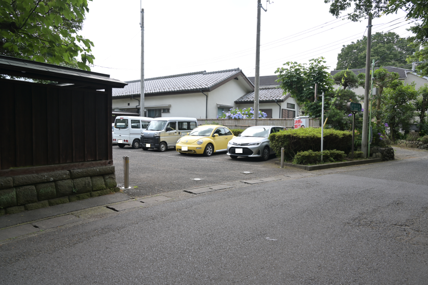 山十邸駐車場の様子