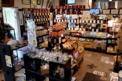 南蛮屋本店の商品展示風景