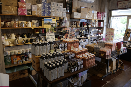南蛮屋本店内のオリジナル商品の陳列