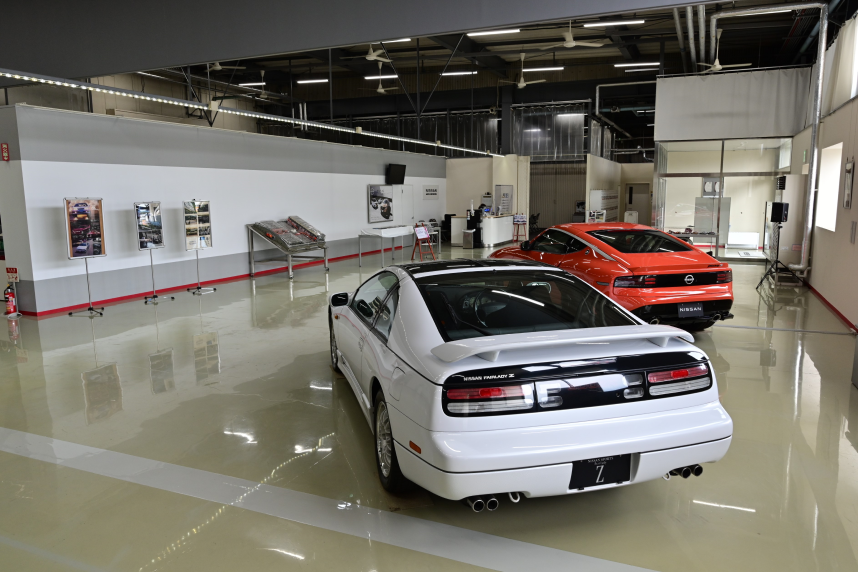 ゲストホールにある車の展示