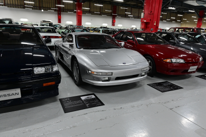 日産初のミッドシップスポーツの展示