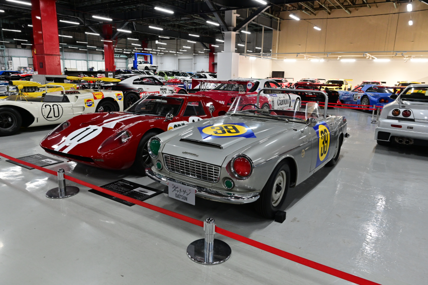 レースで活躍したフェアレディの車両写真