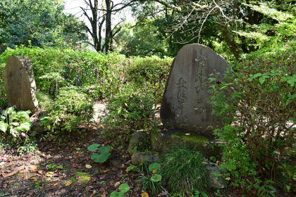 正覚寺の境内にある句碑3