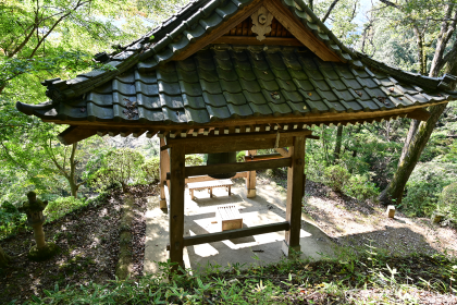 正覚寺の回向の鐘を別角度から撮影