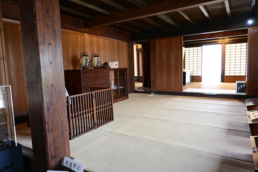 母屋内の様子