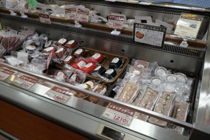 店内にある商品陳列棚の風景2