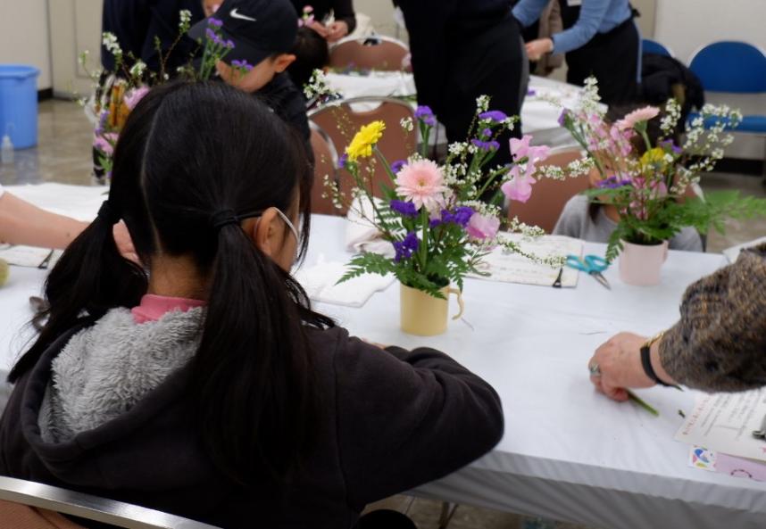 小中学生を対象とした花育の様子