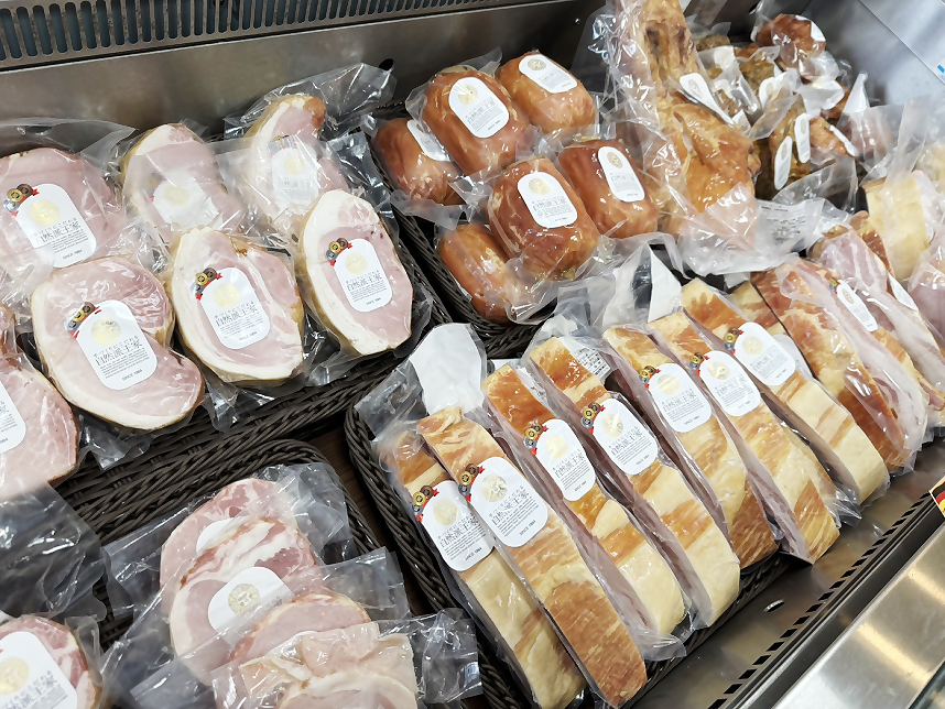 店内にある商品の陳列風景