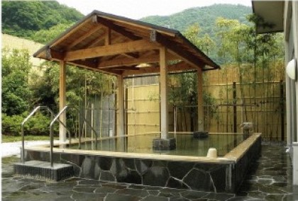 休暇村にある露天風呂の写真
