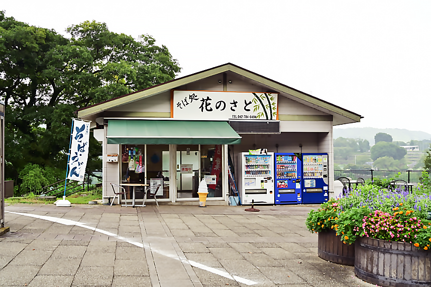 津久井湖観光センター横のお食事処