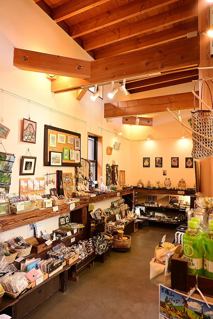 藤野観光案内所「ふじのね」の中