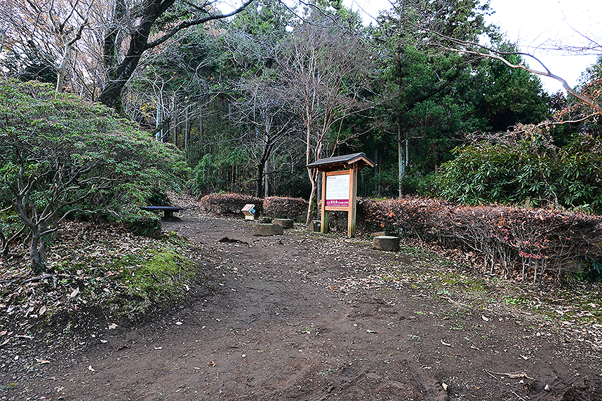 順礼峠の休憩場所